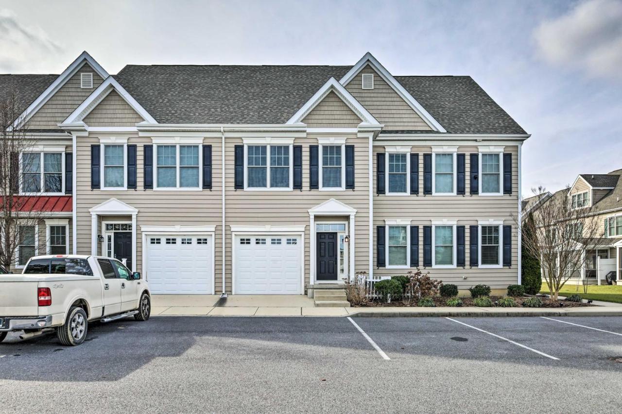 Rehoboth Beach Townhome With Porch And Pool Access Exterior photo