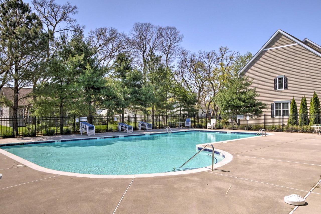 Rehoboth Beach Townhome With Porch And Pool Access Exterior photo